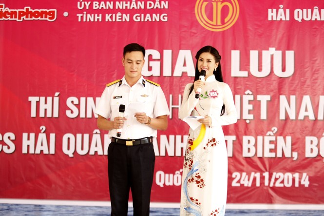 Mang tiếng hát tới các chiến sĩ nơi đảo xa - ảnh 3