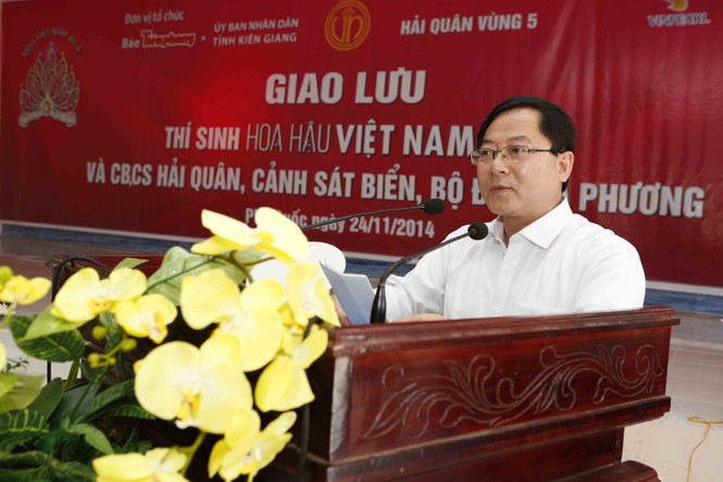 Khi màu áo dài hòa cùng màu áo lính đảo - ảnh 2