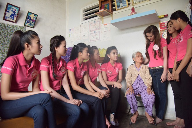 Nước mắt thí sinh hoa hậu ở nhà người cựu tù Phú Quốc - ảnh 11