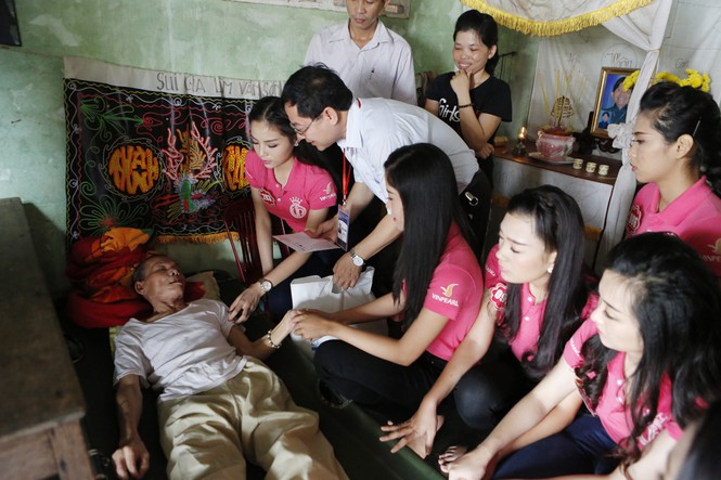 Nước mắt thí sinh hoa hậu ở nhà người cựu tù Phú Quốc - ảnh 1