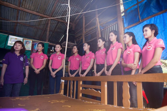 Nước mắt thí sinh hoa hậu ở nhà người cựu tù Phú Quốc - ảnh 7