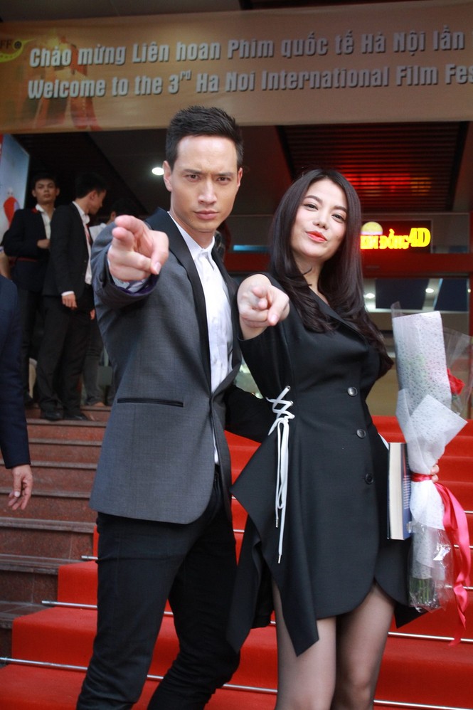 Trang Trần khoe chân miên man, Ngọc Ánh chúm chím môi cười - ảnh 4