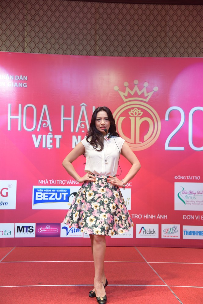 Thí sinh hoa hậu trải nghiệm trên sàn catwalk - ảnh 1
