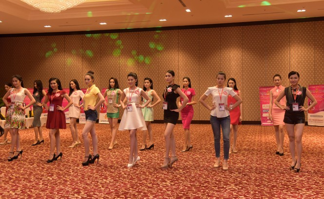 Thí sinh hoa hậu trải nghiệm trên sàn catwalk - ảnh 7