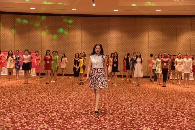 Thí sinh hoa hậu trải nghiệm trên sàn catwalk - ảnh 8