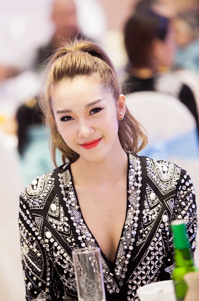 Tuấn Hưng nũng nịu làm lễ đầy tháng cho con trai - ảnh 12