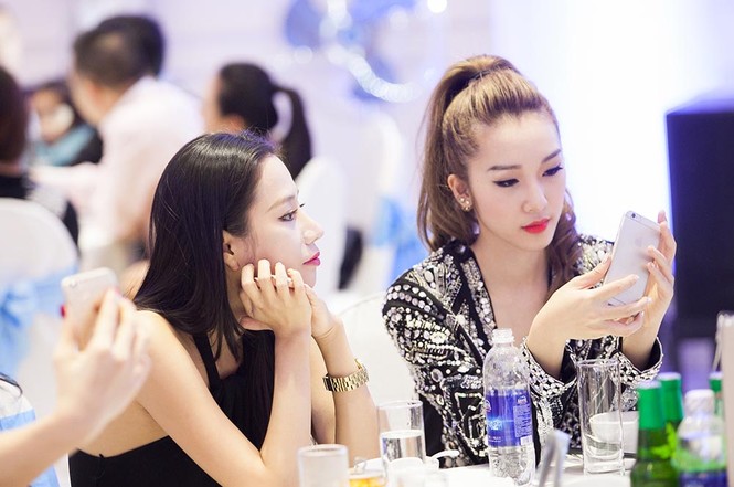 Tuấn Hưng nũng nịu làm lễ đầy tháng cho con trai - ảnh 13