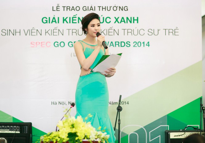 Hoa hậu Ngọc Hân xinh đẹp, quyến rũ làm MC - ảnh 1