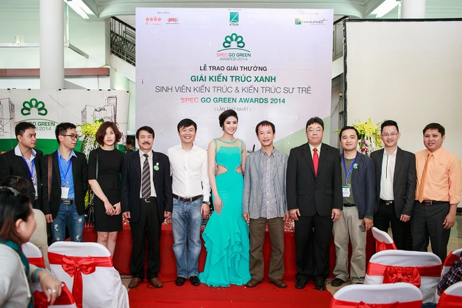 Hoa hậu Ngọc Hân xinh đẹp, quyến rũ làm MC - ảnh 3