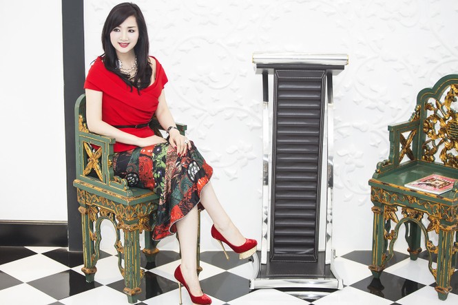 Giáng My khoe vai trần quyến rũ với váy đỏ rực - ảnh 5