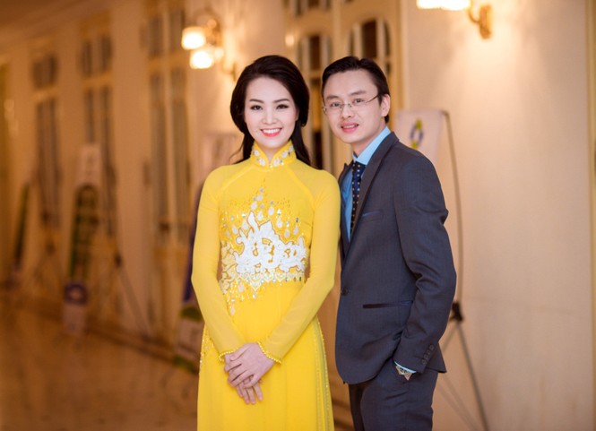 Á hậu Thụy Vân rực rỡ áo dài vàng giữa trời đông - ảnh 9