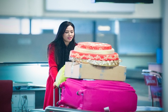 Nguyễn Thị Loan về nước sau khi lọt top 25 Miss World - ảnh 1