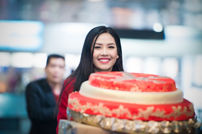 Nguyễn Thị Loan về nước sau khi lọt top 25 Miss World - ảnh 2