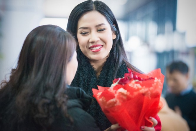 Nguyễn Thị Loan về nước sau khi lọt top 25 Miss World - ảnh 7