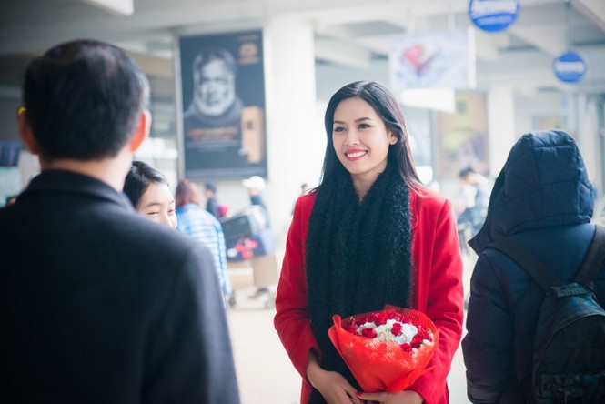 Nguyễn Thị Loan về nước sau khi lọt top 25 Miss World - ảnh 9