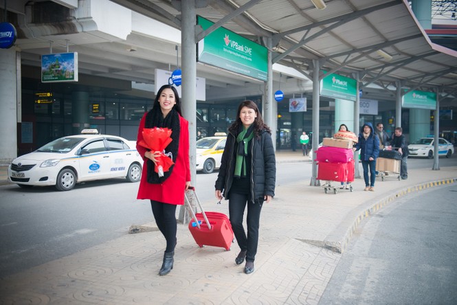 Nguyễn Thị Loan về nước sau khi lọt top 25 Miss World - ảnh 10