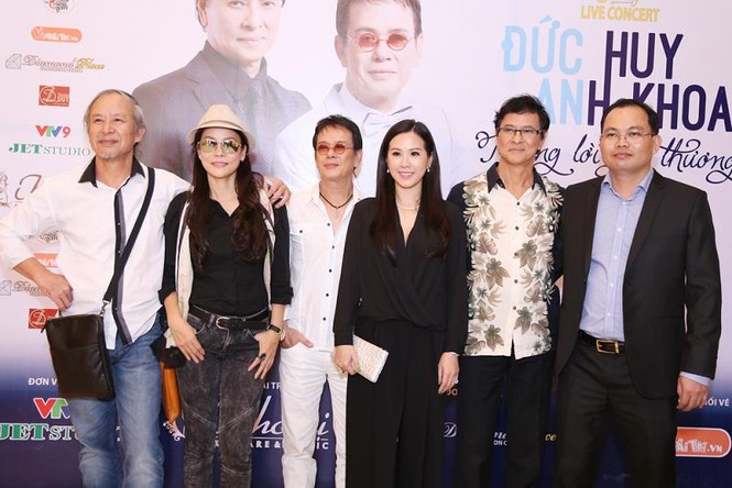 Thu Hoài diện cả 'cây đen', sánh đôi bên nhạc sĩ Đức Huy - ảnh 9