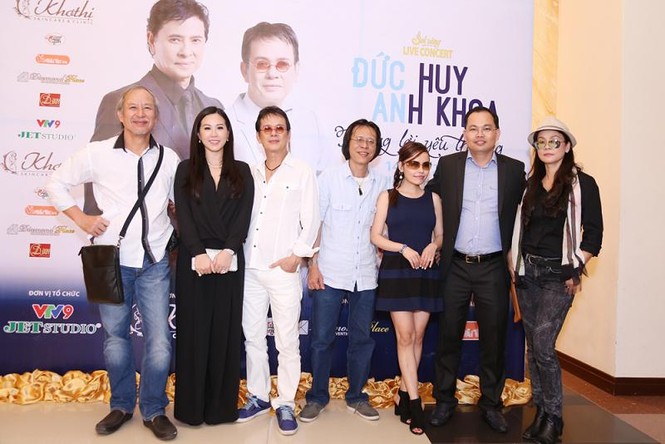 Thu Hoài diện cả 'cây đen', sánh đôi bên nhạc sĩ Đức Huy - ảnh 8