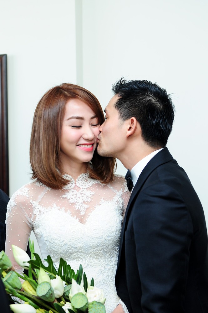Ngân Khánh và chú rể Việt kiều tình tứ trong lễ ăn hỏi - ảnh 10