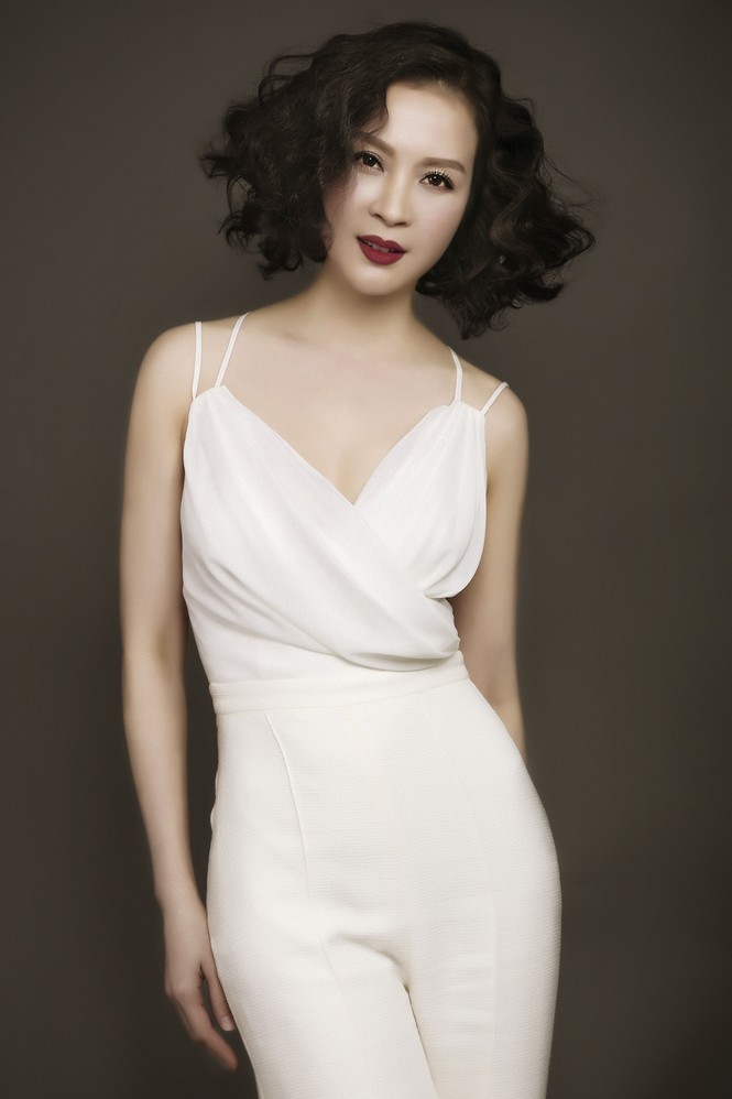 MC Thanh Mai quyến rũ đến 'ngỡ ngàng' với jumpsuit - ảnh 2