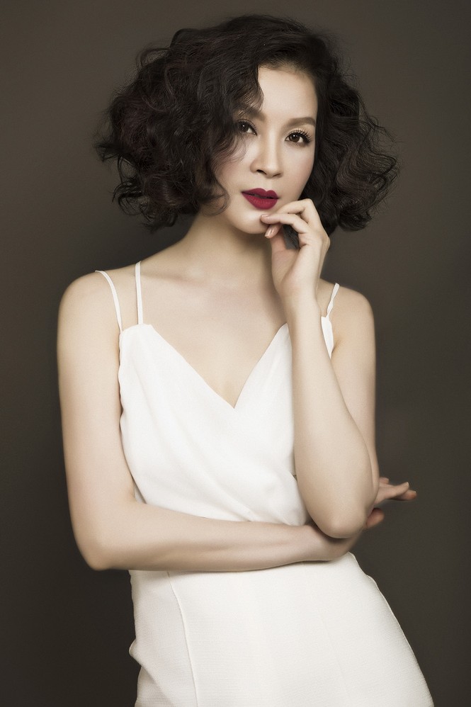 MC Thanh Mai quyến rũ đến 'ngỡ ngàng' với jumpsuit - ảnh 1