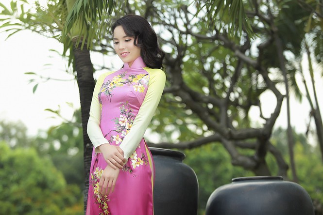 Kỳ Duyên tha thướt áo dài dạo bước phố Xuân - ảnh 8