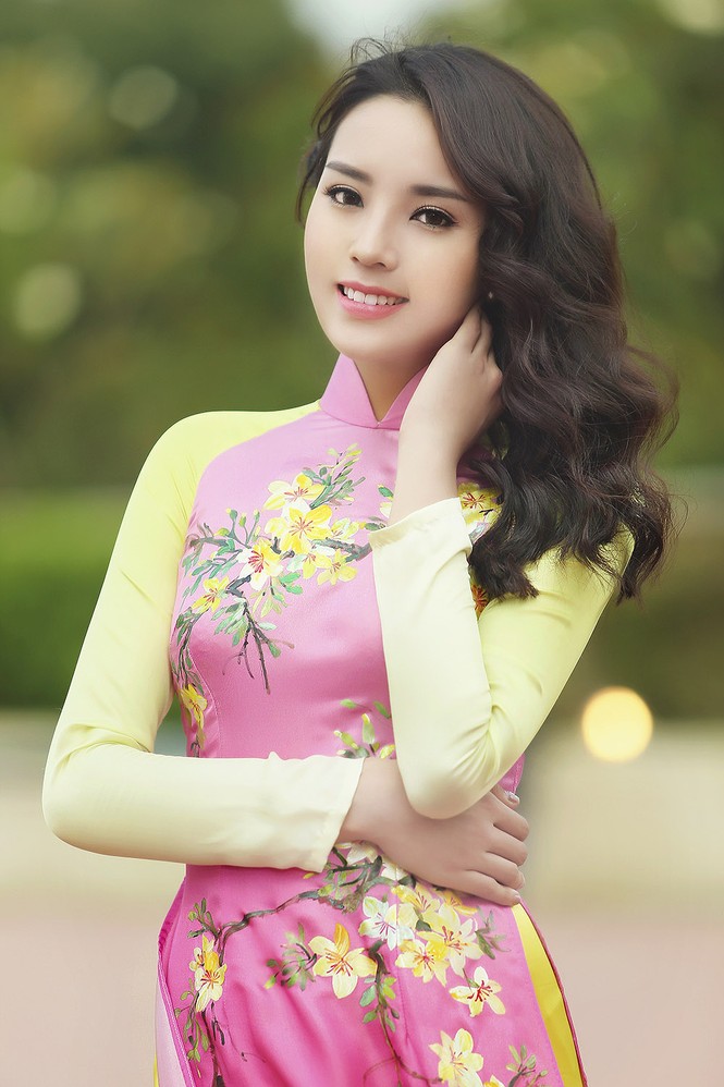Kỳ Duyên tha thướt áo dài dạo bước phố Xuân - ảnh 2