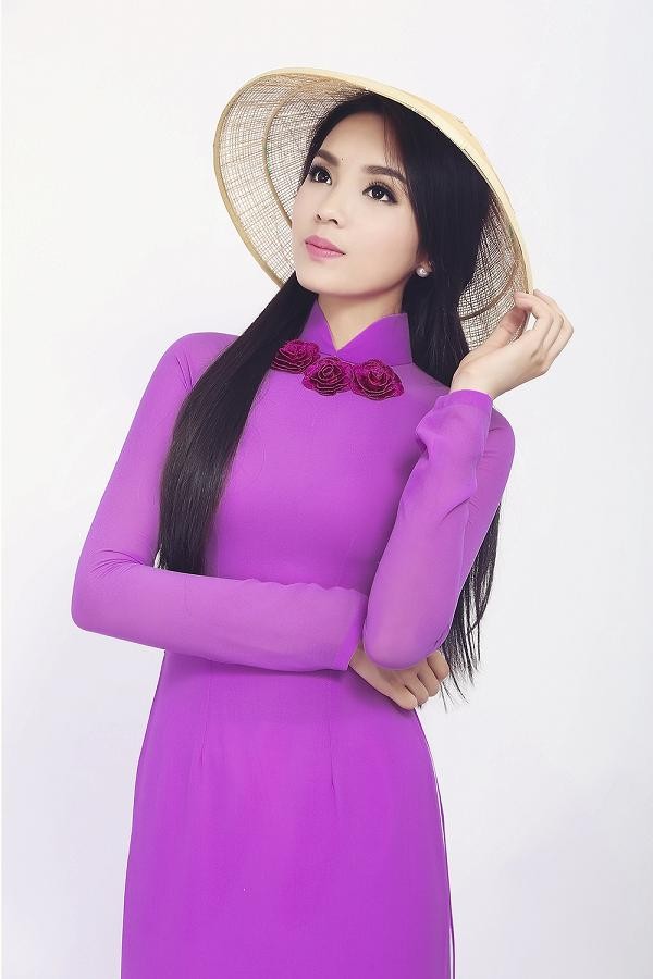 Chọn áo dài Xuân rực rỡ cùng hoa hậu Kỳ Duyên - ảnh 7