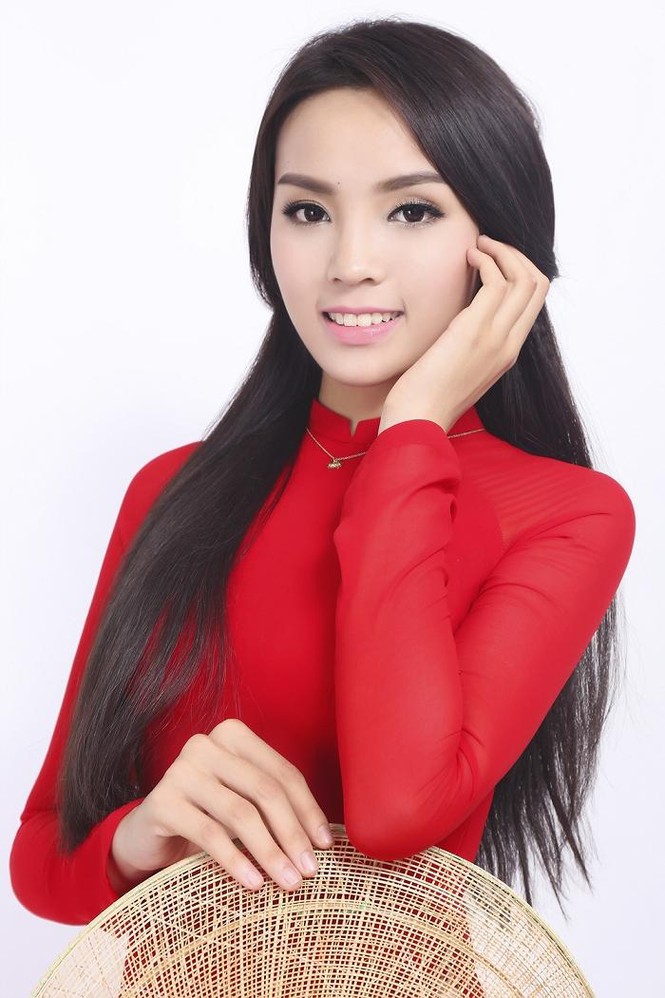 Chọn áo dài Xuân rực rỡ cùng hoa hậu Kỳ Duyên - ảnh 4