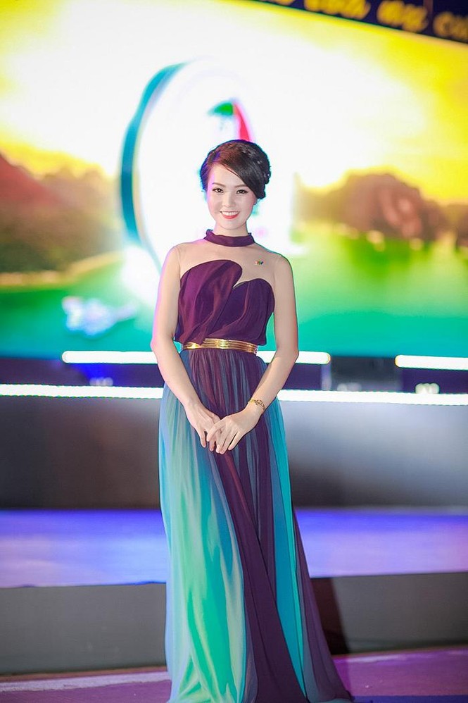 Á hậu Thụy Vân lộng lẫy làm MC Carnaval Hạ Long - ảnh 7