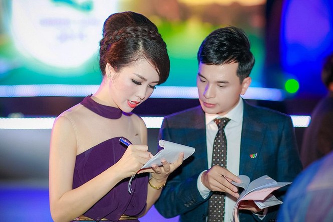 Á hậu Thụy Vân lộng lẫy làm MC Carnaval Hạ Long - ảnh 2