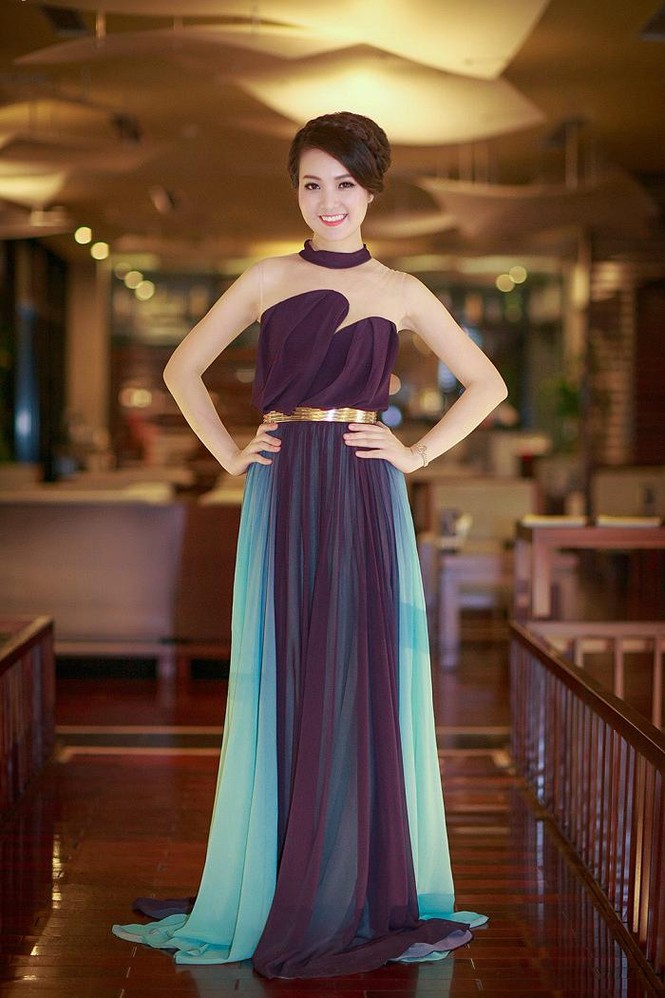 Á hậu Thụy Vân lộng lẫy làm MC Carnaval Hạ Long - ảnh 6