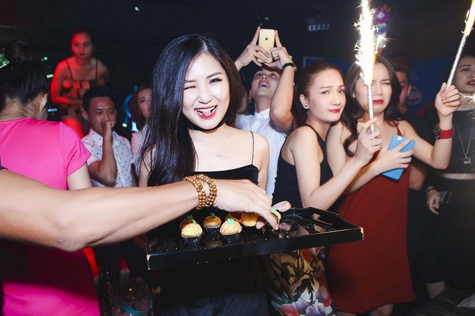 Hương Tràm gợi cảm đón sinh nhật tuổi 20 - ảnh 3