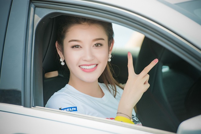 Á hậu Huyền My thử cảm giác mạnh trên đường đua 230km/h - ảnh 8