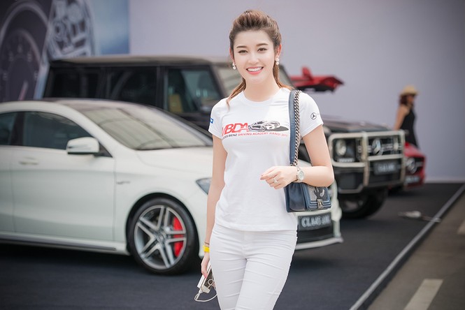 Á hậu Huyền My thử cảm giác mạnh trên đường đua 230km/h - ảnh 5