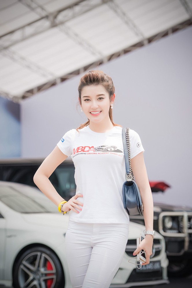 Á hậu Huyền My thử cảm giác mạnh trên đường đua 230km/h - ảnh 6