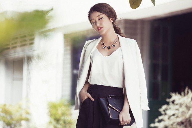 Á hậu Huyền My ngọt ngào, quyến rũ dạo phố Sài Gòn - ảnh 10