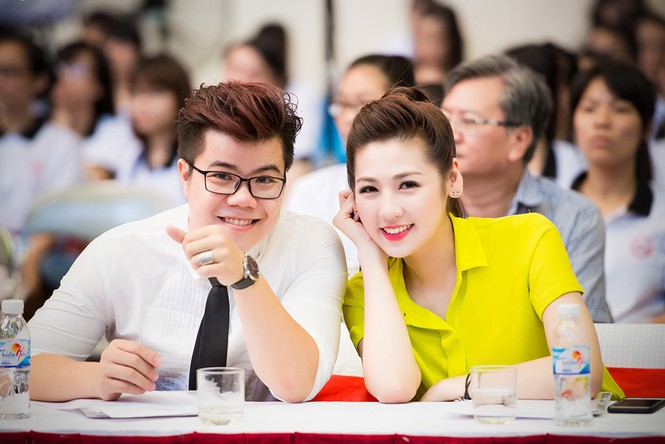 Á hậu Tú Anh xinh đẹp, rạng rỡ dưới cái nắng 40 độ - ảnh 6