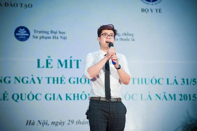 Á hậu Tú Anh xinh đẹp, rạng rỡ dưới cái nắng 40 độ - ảnh 8