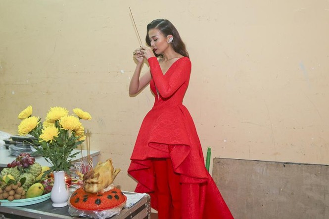 Thanh Hằng khoe nhẫn 4 tỷ đồng trong chung kết Vietnam's Next Top - ảnh 8