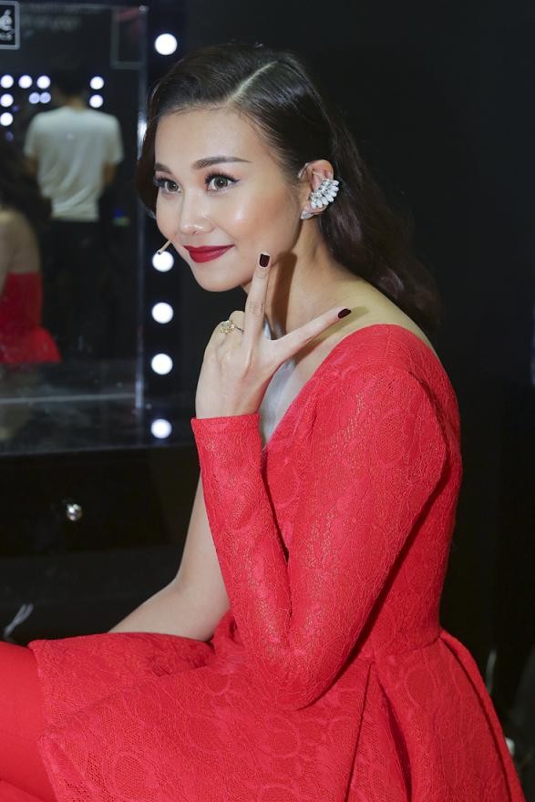 Thanh Hằng khoe nhẫn 4 tỷ đồng trong chung kết Vietnam's Next Top - ảnh 2