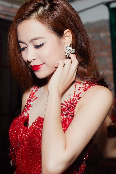 Hoàng Thùy Linh mặc váy tua rua nhảy 'sung' bên DJ - ảnh 4