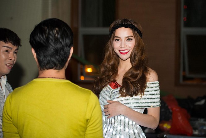 Hà Hồ mặc sexy chạy show ở Hà Nội giữa 'tâm bão' tình ái - ảnh 6