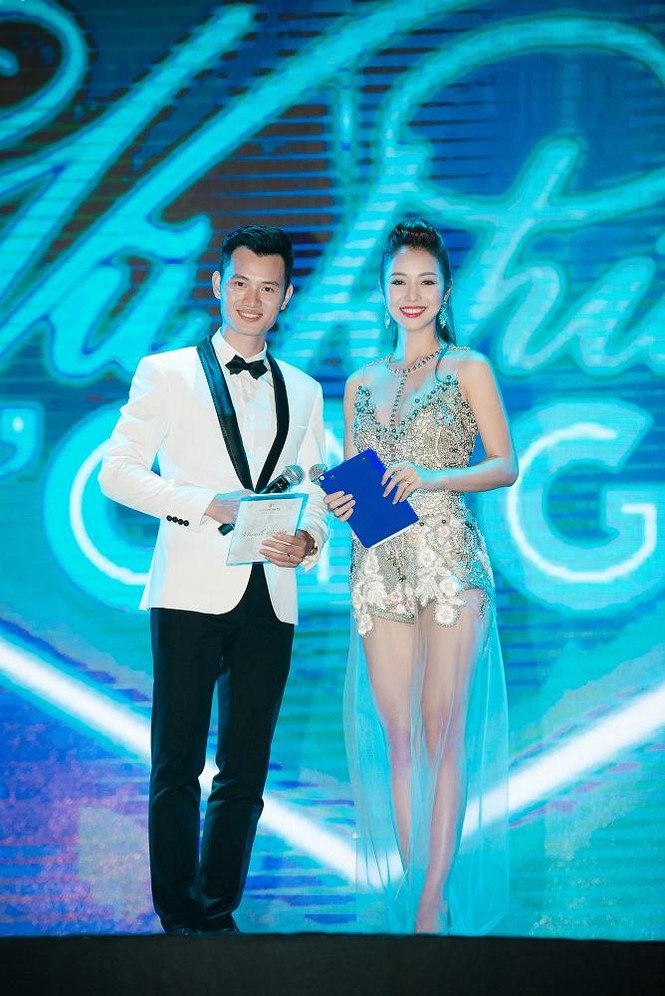 'Gái hai con' Jennifer Phạm nóng bỏng với váy xuyên thấu - ảnh 10
