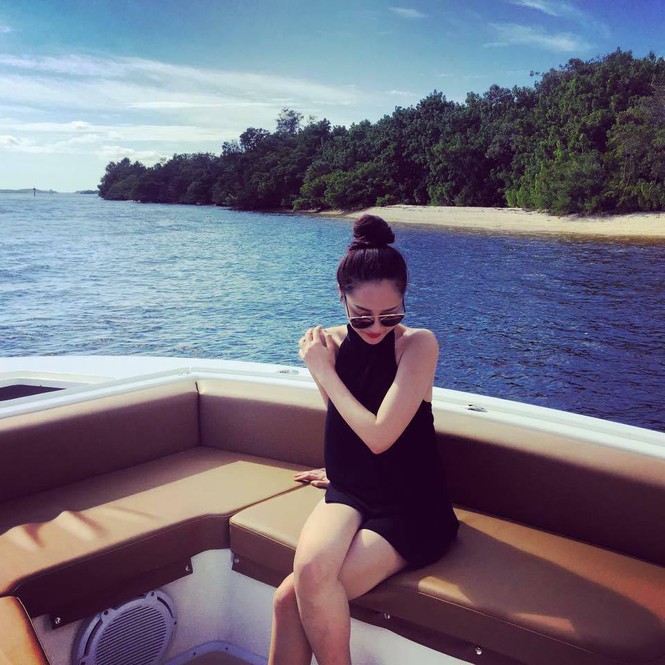 Bảo Anh khoe chân dài sexy trên du thuyền ở Miami - ảnh 4