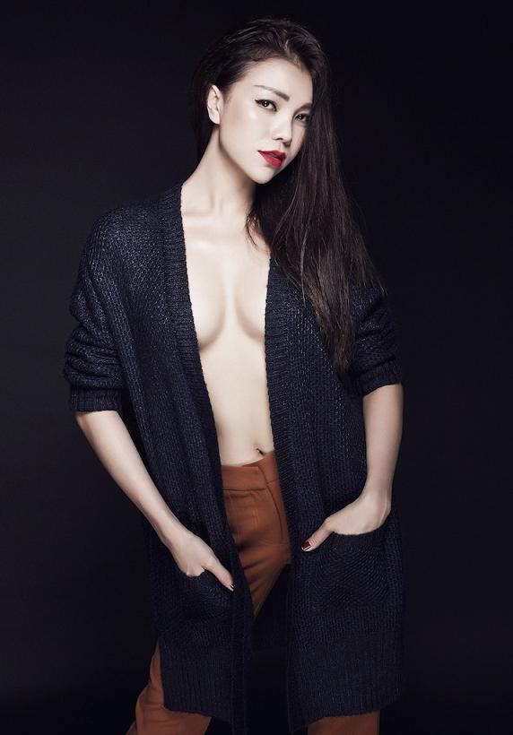 Trà Ngọc Hằng bán nude đầy khiêu khích - ảnh 8