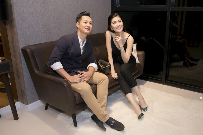 Đức Tuấn dắt tay siêu mẫu Thu Hằng đi dự tiệc - ảnh 4