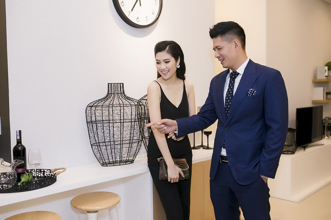 Đức Tuấn dắt tay siêu mẫu Thu Hằng đi dự tiệc - ảnh 6