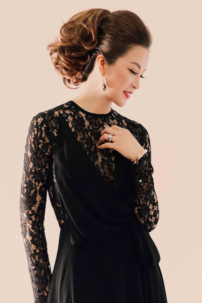 U40 Thanh Mai mặc váy xuyên thấu làm giám khảo - ảnh 4