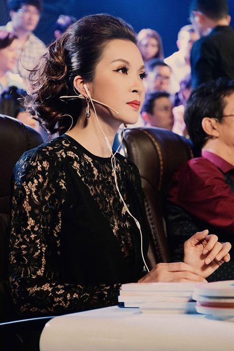U40 Thanh Mai mặc váy xuyên thấu làm giám khảo - ảnh 6